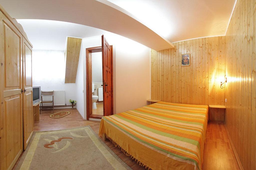 Pensiunea Flori De Camp Vatra Dornei Phòng bức ảnh